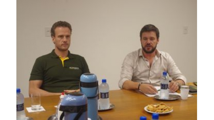 Blumeterra apresenta serviços em reunião de diretoria da Acib