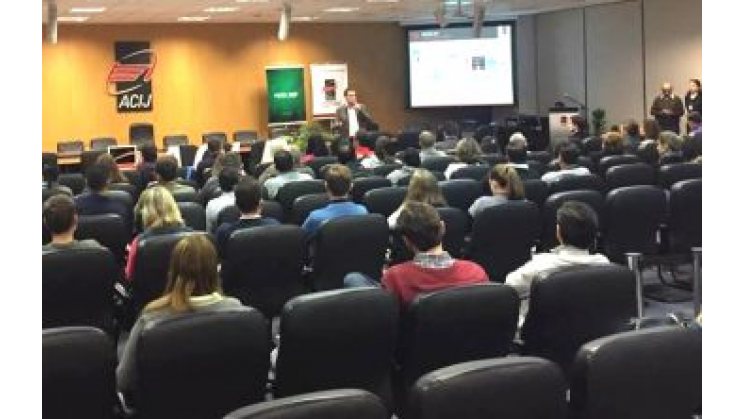 Núcleo de Segurança e Saúde do Trabalho participa de palestra em Joinville