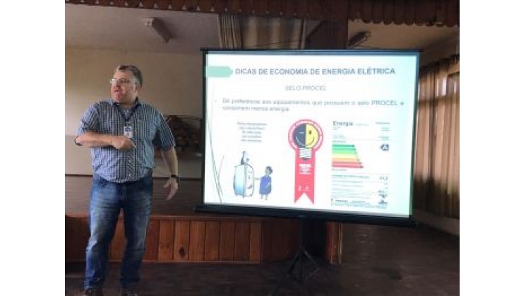 Núcleo de Energias Renováveis promove palestra em escola de Indaial
