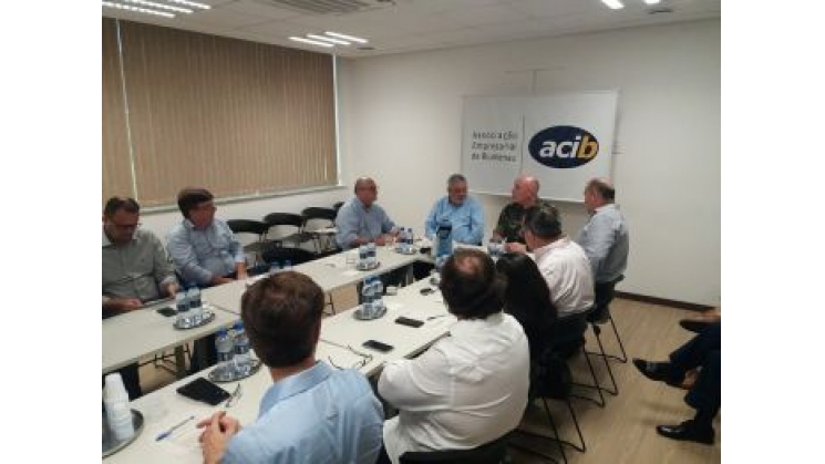 Diretoria e Conselho recebem comandante do 23 BI