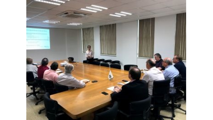 Secretária de Saúde apresenta panorama da área para entidades empresariais