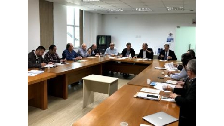 Prefeito e secretários participam de reunião do G6