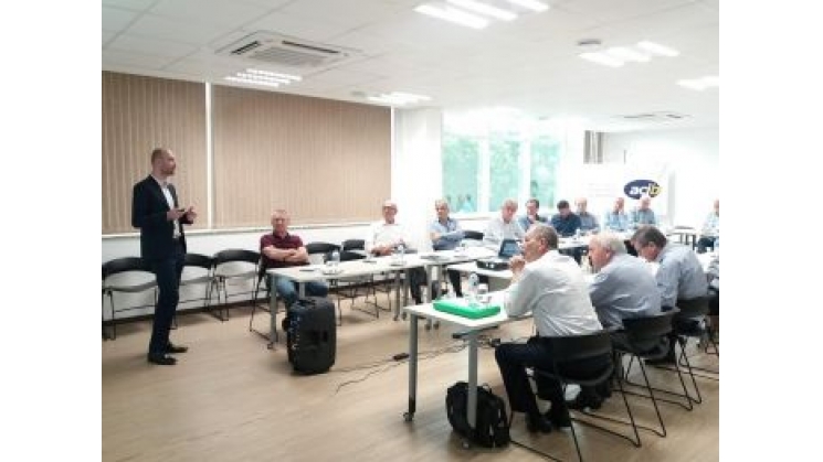 Empresa de consultoria para investimento se apresenta para conselheiros e diretores da Acib