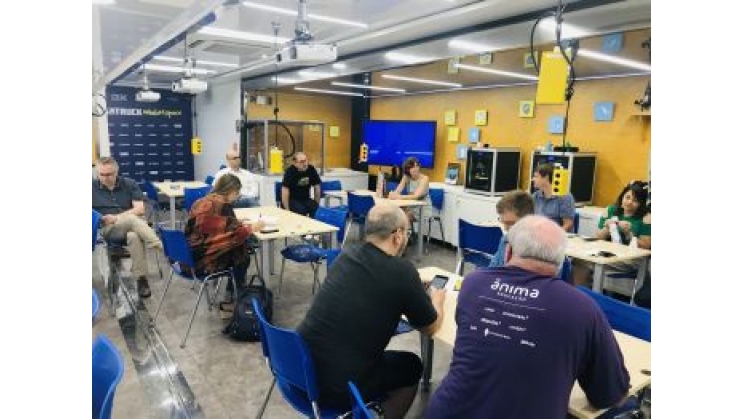 Pela primeira vez, Blumenau recebe o Hackatruck Makerspace