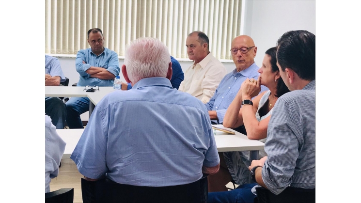 Em reunião com lideranças empresariais, senador Esperidião Amin e deputada federal Ângela Amin se comprometem em buscar melhorias para infraestrutura