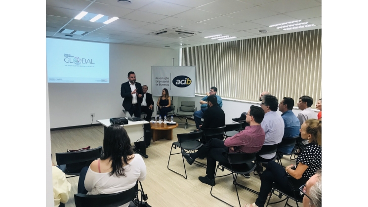 Secretário de Articulação Internacional do Estado conversa com empresários na Acib