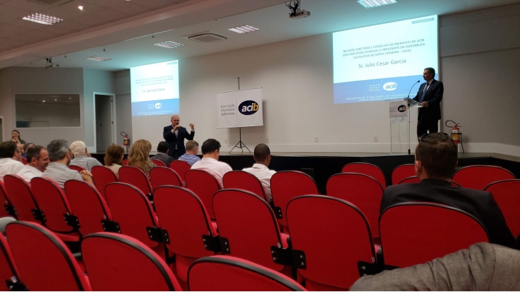 Empresários de Blumenau conversam com presidente da Alesc
