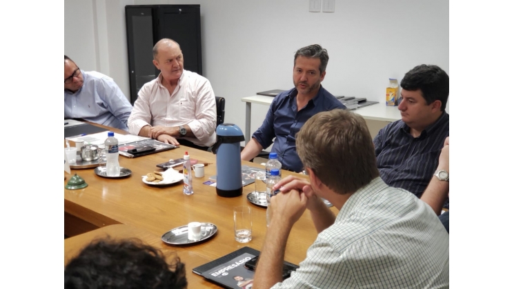 Diretor da Mozart Cristais apresenta empresa e dificuldades do segmento para Diretoria da Acib