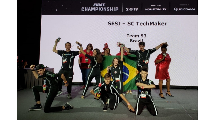 Equipe de Blumenau está entre as 15 melhores do mundo na categoria Desfio do Robô