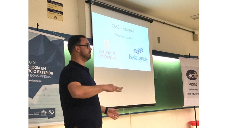 Núcleo de Relações Internacionais promove palestra para acadêmicos da Furb