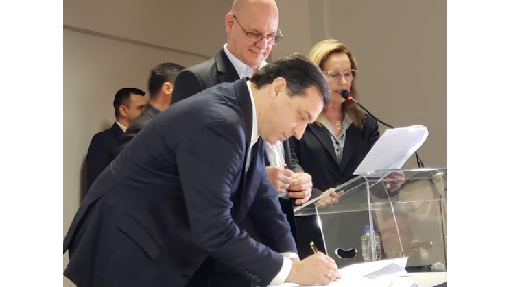 Governador assina programa para construção do Centro de Convenções de Blumenau
