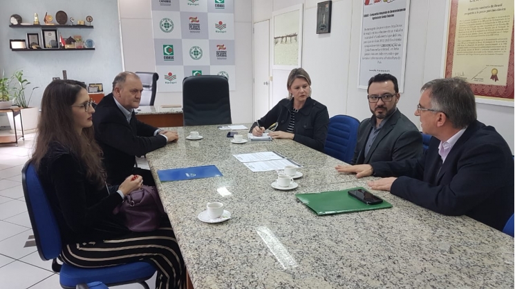 Comitiva de Blumenau se reúne com representante da Epagri em Florianópolis