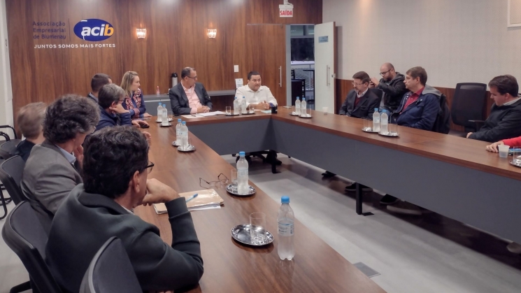 ACIB recebe deputado estadual Ricardo Alba para prestação de contas do mandato
