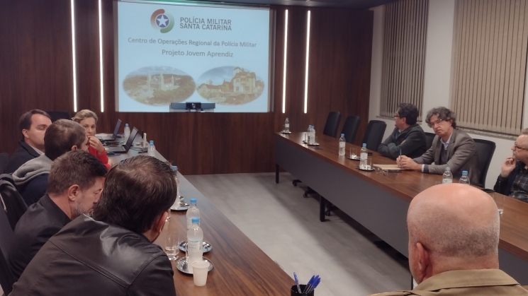 ACIB conhece como funciona o Programa Jovem Aprendiz na PM
