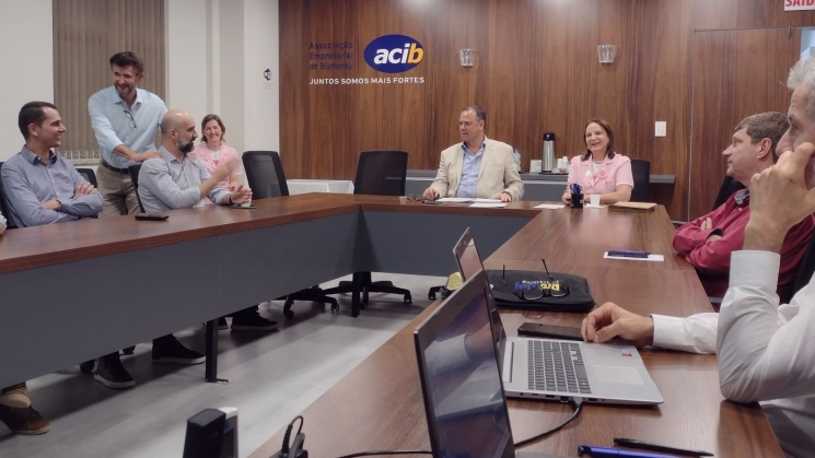 Rede Feminina de Combate ao Câncer apresenta na ACIB projeto de patrocínio para o Outubro Rosa