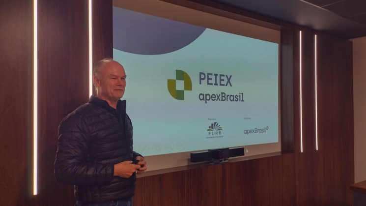 Diretoria da ACIB conhece Programa de Qualificação para Exportação