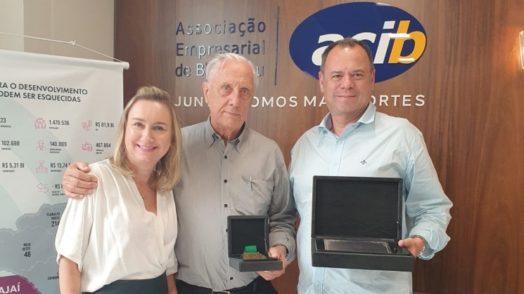 ACIB recebe homenagem no aniversário de 30 anos da Fundação Empreender