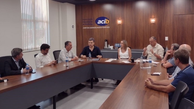 ACIB recebe diretor artístico da Orquestra de Câmara de Blumenau
