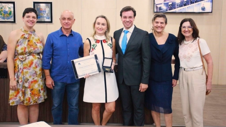 Vice-presidente da ACIB Christiane Buerger recebe Comenda do Mérito Feminino Celina Guimarães Vianna