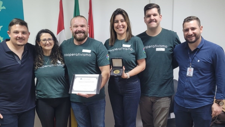 Núcleo Cooperativas da ACIB recebe homenagem