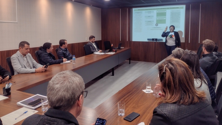 ACIB conhece projetos voltados à educação de jovens