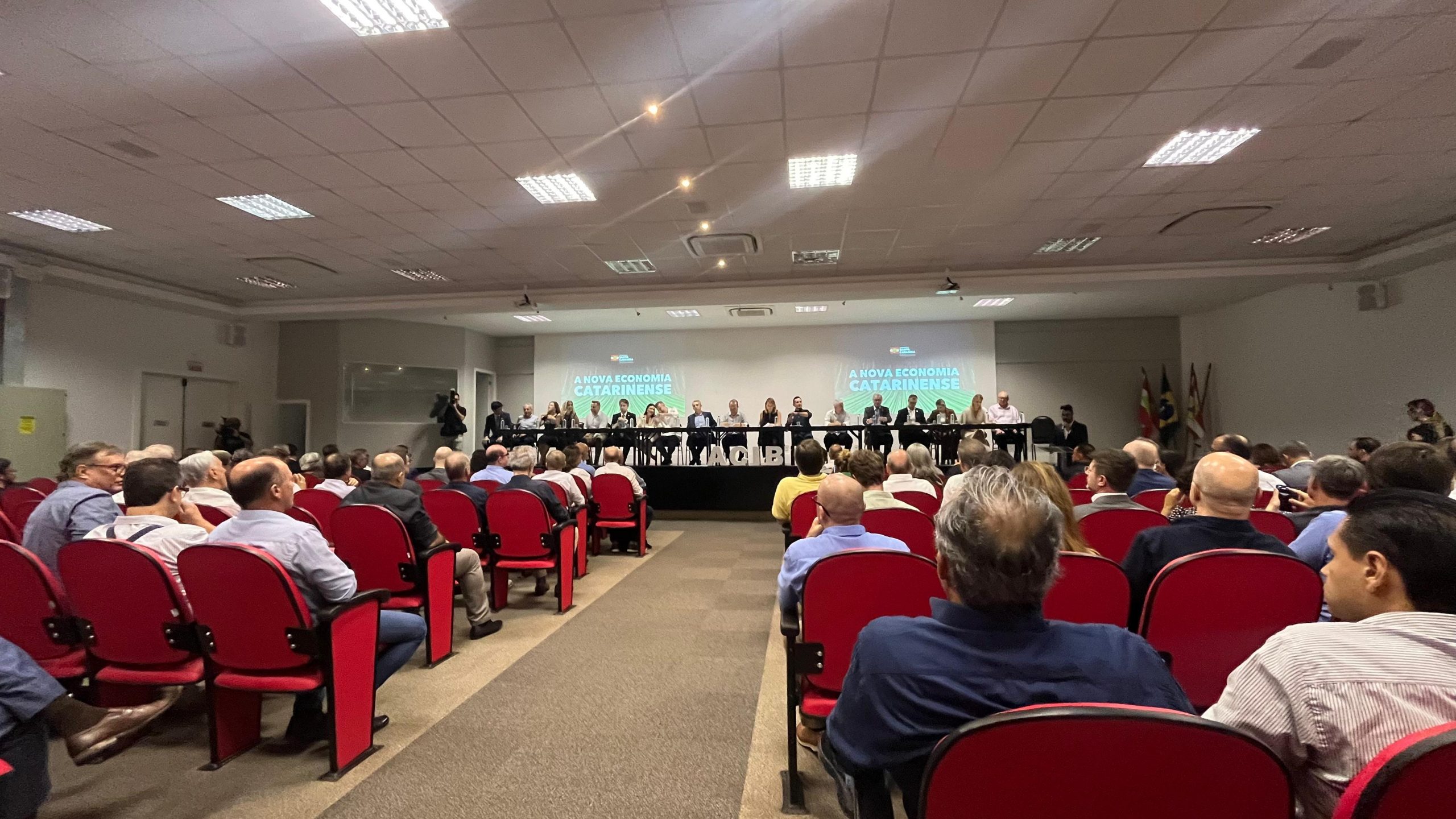 Acib recebe o governador Jorginho Mello e secretários estaduais para discutir a nova economia catarinense