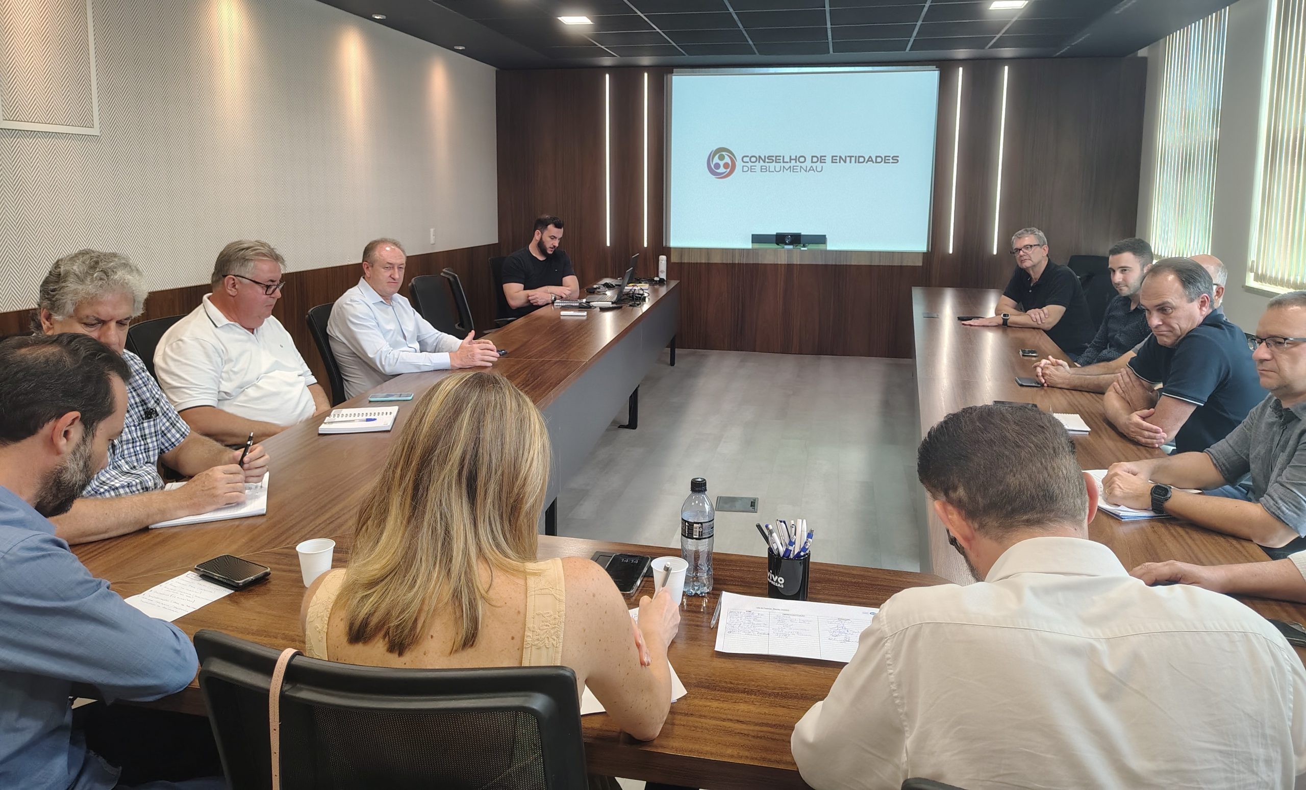ACIB recebe reunião do Conselho de Entidades de Blumenau com secretários municipais