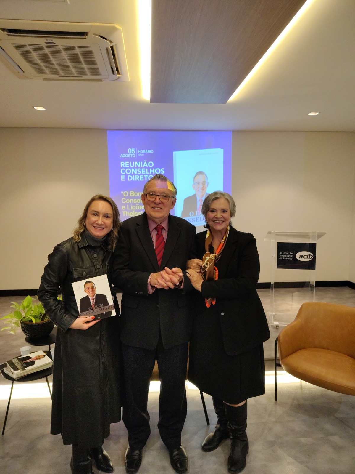 ACIB promove lançamento de livro sobre Felix Theiss