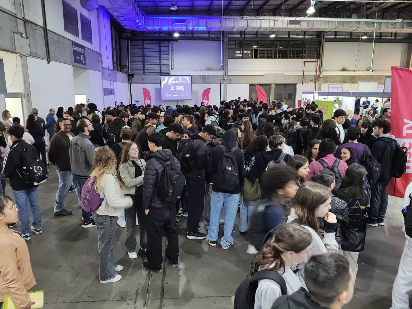 Feira de Educação Profissional e Feirão de Empregos recebe mais de 1,3 mil pessoas no primeiro dia