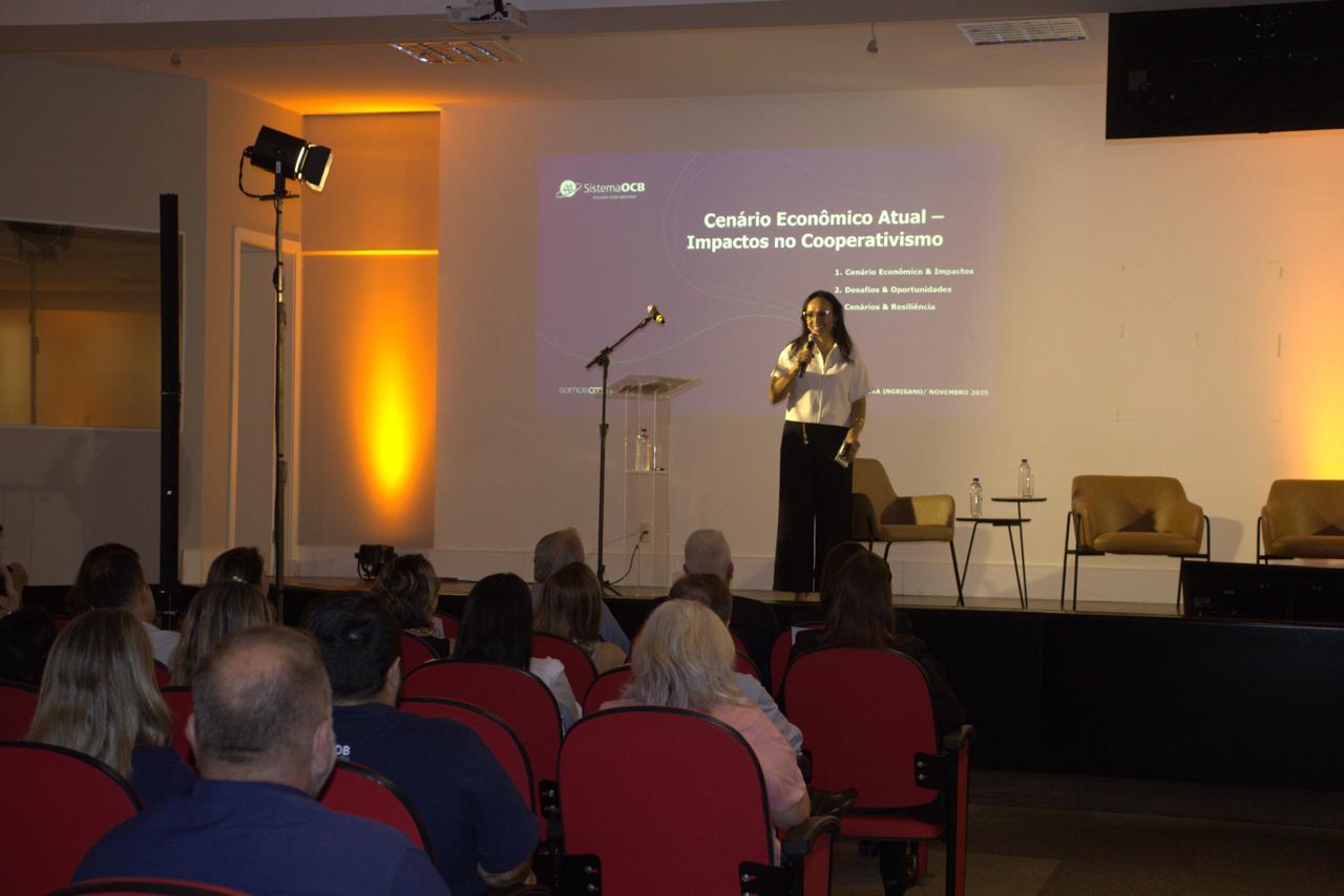 Fórum aborda a importância do cooperativismo no desenvolvimento de Blumenau e região