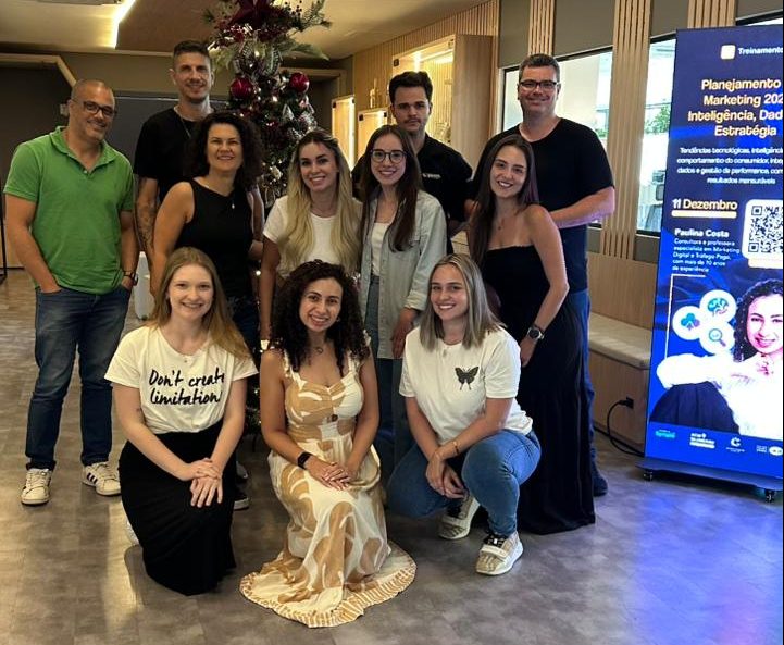 Treinamento aborda planejamento de marketing para 2026 com foco em dados e estratégia