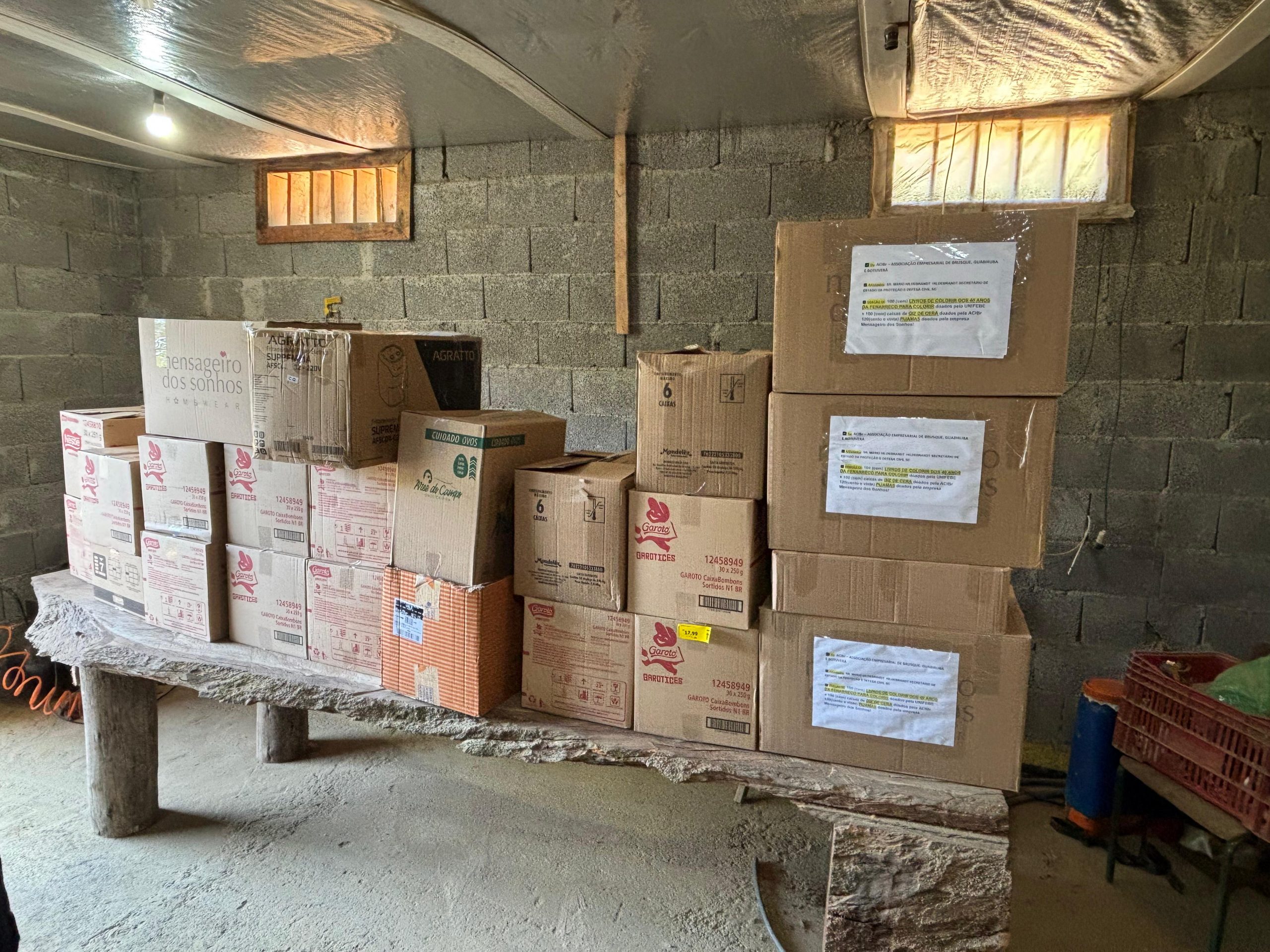 Entidades empresariais entregam donativos à comunidade Xokleng