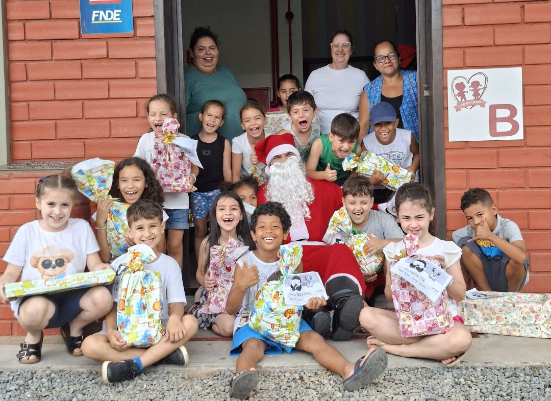 Ação solidária da ACIB leva a magia do Natal às crianças do Lar Betânia