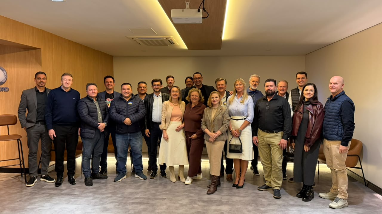 Blumenau realiza primeiro encontro presencial com candidatos às eleições de 2026