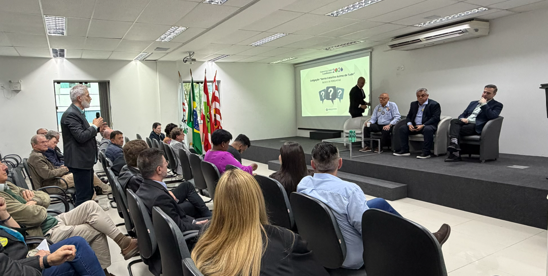Entidades de Blumenau recebem João Rodrigues e Marcelo Brigadeiro no programa Conversa com Candidatos
